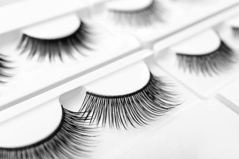 Beautiful and classic Mink Eyelashes by A Queendom.  Easy to wear and apply.